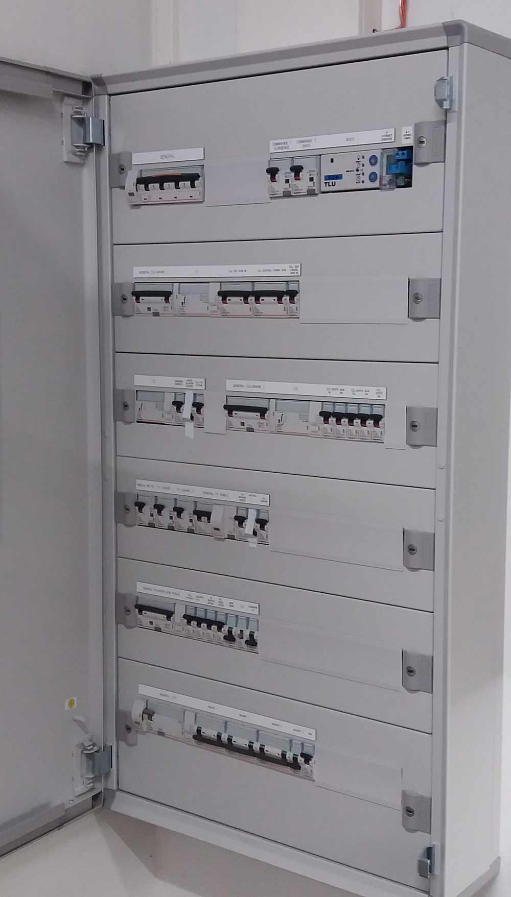 armoire électrique pour la boutique BIZZBEE à Trélissac